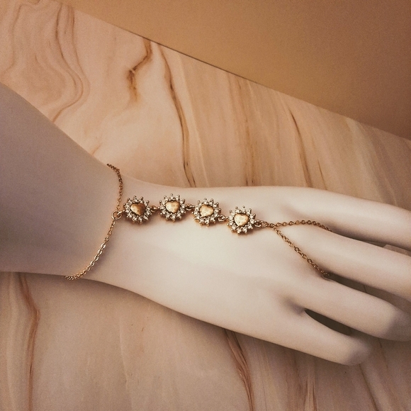 💥 Pretty Bird Hand Chain Bracelet with Crystal Accents - Adjustable (6"-8") - Picture 4 of 10